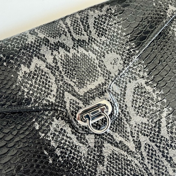 Faux Large Glossy Black Snake Skin 9.5” x 16” Clutch - Picture 3 of 3